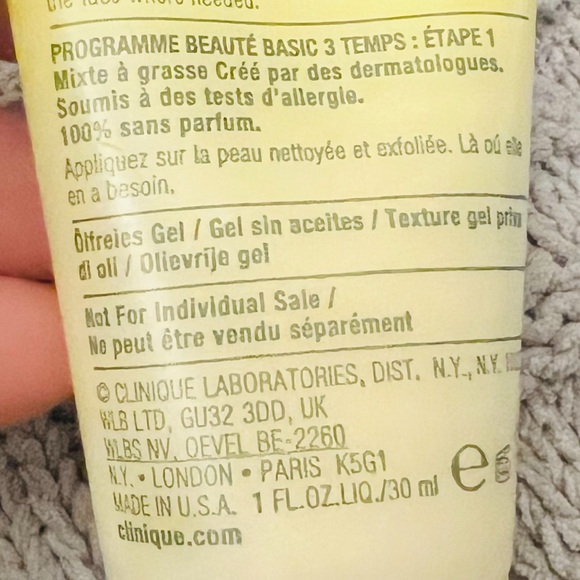 Clinique Dramatically Different Moisturizing Gel Oil Free Travel Size - Picture 2 of 8